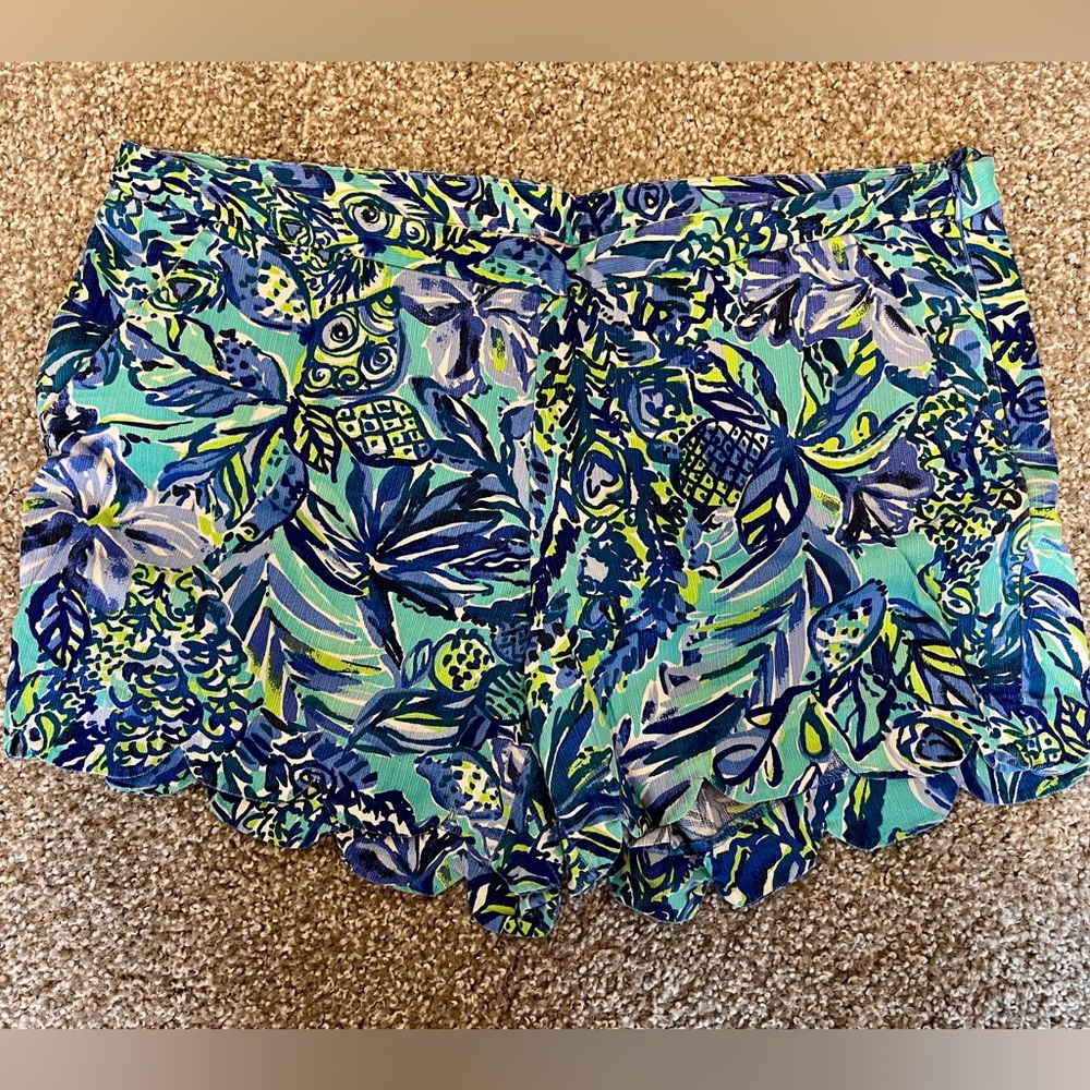 Lilly Pulitzer Blue and Green Women's Shorts - Size 12